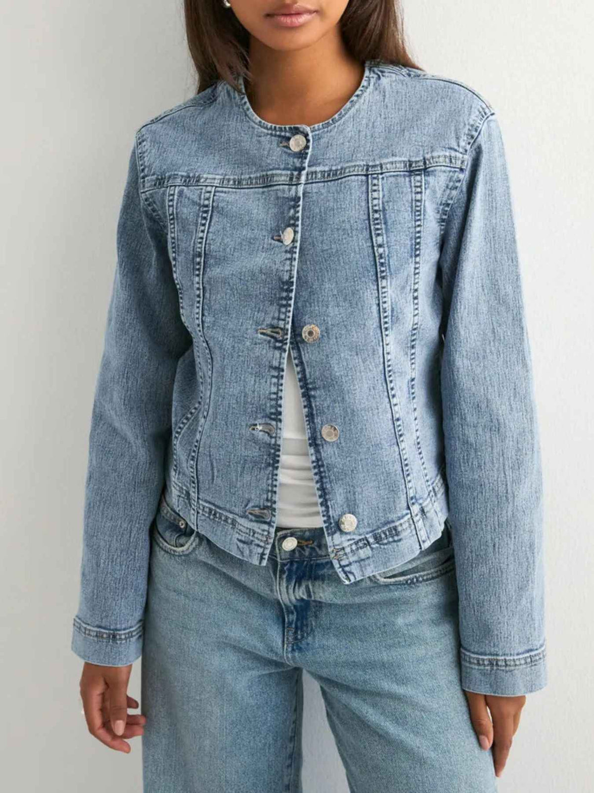 Classic Button-Down Denim Jacket - Timeless Style for Every Wardrobe — view 3