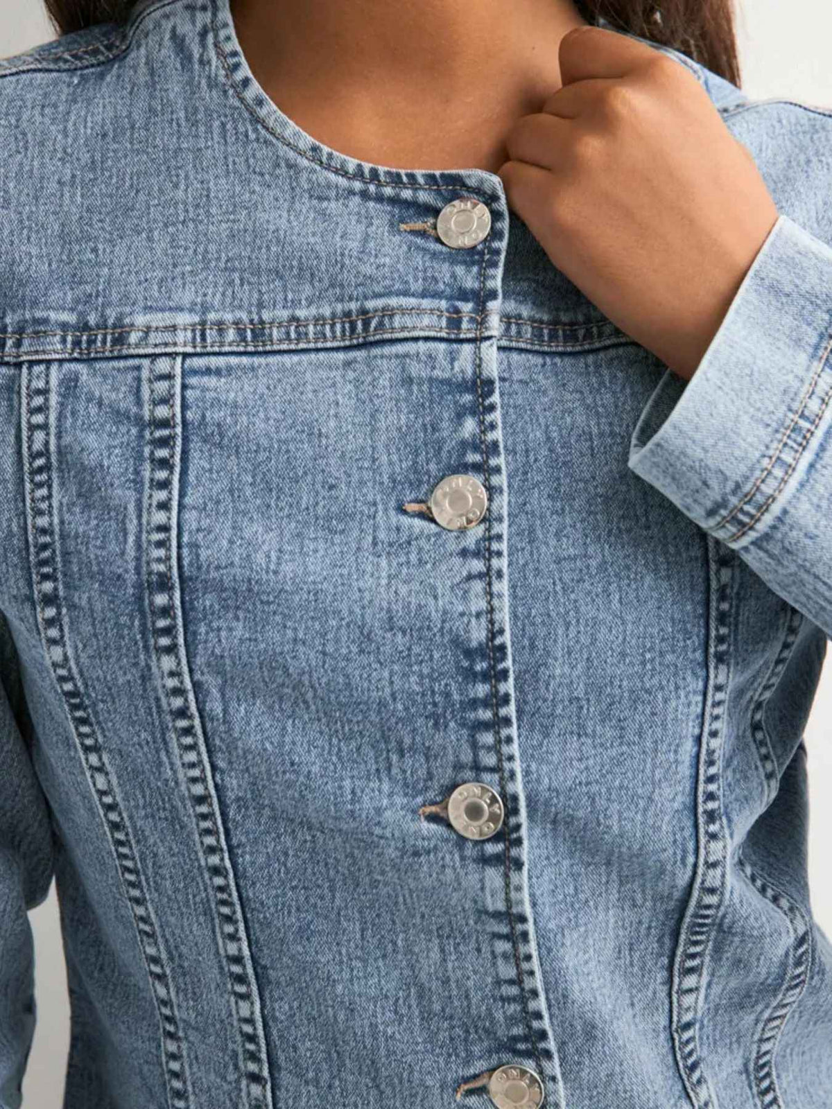 Classic Button-Down Denim Jacket - Timeless Style for Every Wardrobe — view 2