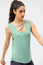 Cutout Reversible Active Tank: Versatile Comfort for Every Workout — view 3