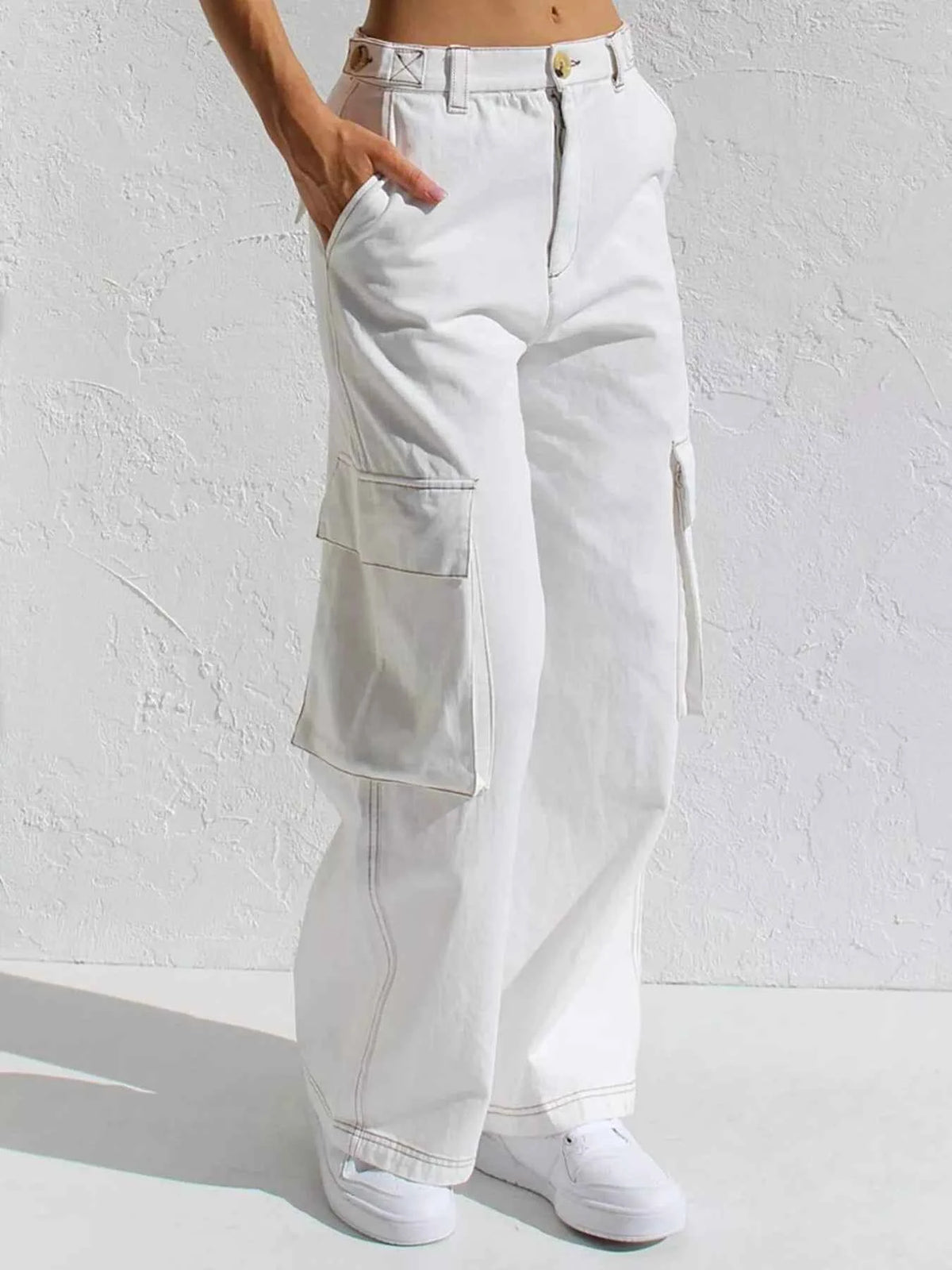High-Waisted Wide Leg Cargo Jeans - Effortless Style & Comfort — view 4